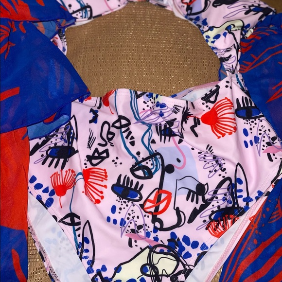 New Monokini Swimsuit with accent sleeves - Picture 7 of 13